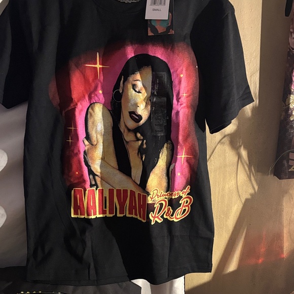 Aaliyah Tops - Black Graphic Women's Tee